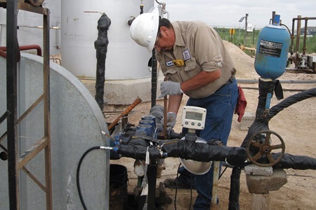 Photo of an Odessa Pumps, A DistributionNOW Company, Technician Performing a Multiplex Field Fluid End Change out on a Pump in the field. Photo of an Odessa Pumps, A DistributionNOW Company, Technician Performing a Multiplex Field Fluid End Change out on a Pump in the field.